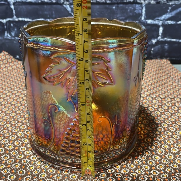 Large Marigold Carnival Glass Vase - Picture 5 of 6